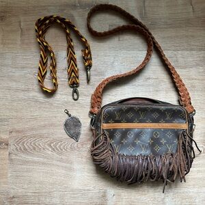 Louis Vuitton Vintage Boho bag with 2 straps and a keychain